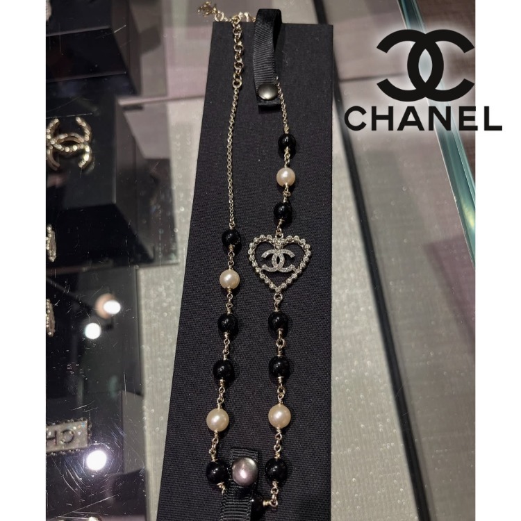 視線を独占★【CHANEL】ハート CCロゴネックレス