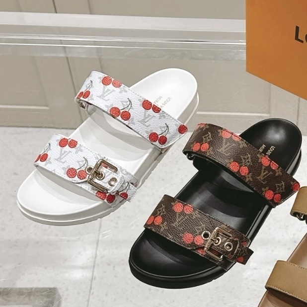 【可愛い限定コラボ♡】ルイヴィトン《LV x TM サンダル》
