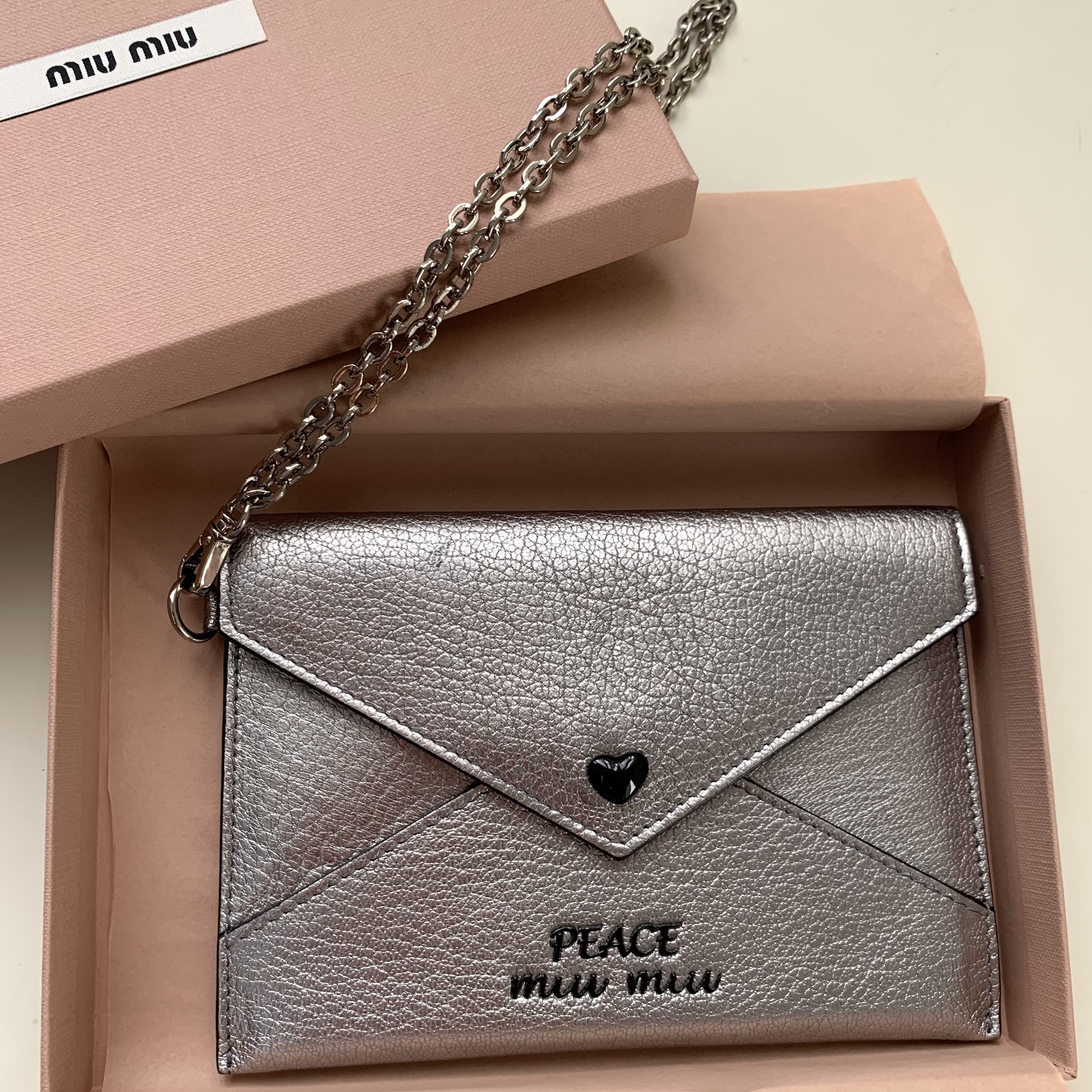 欲しい〜☆《MiuMiu》レター LOVE PEACE クラッチウォレット 訳