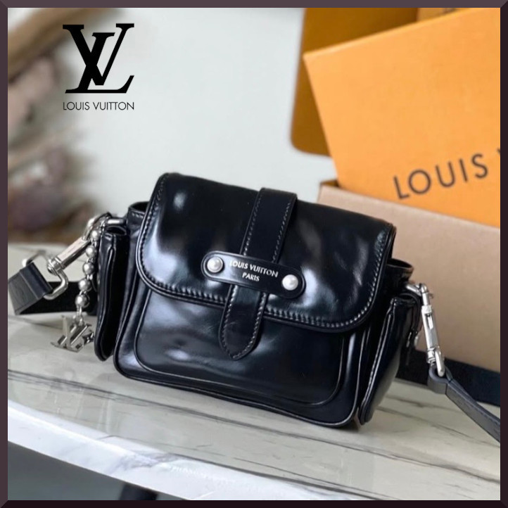 【おしゃれ♪】LOUIS VUITTON ★カーゴ ウェアラブル ウォレット
