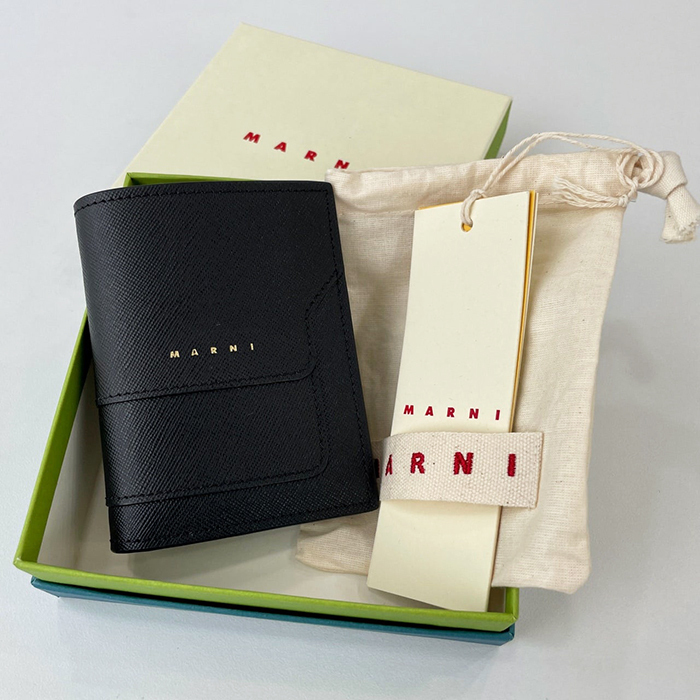 [MARNI]★サフィアーノ二段二つ折り財布★関税込