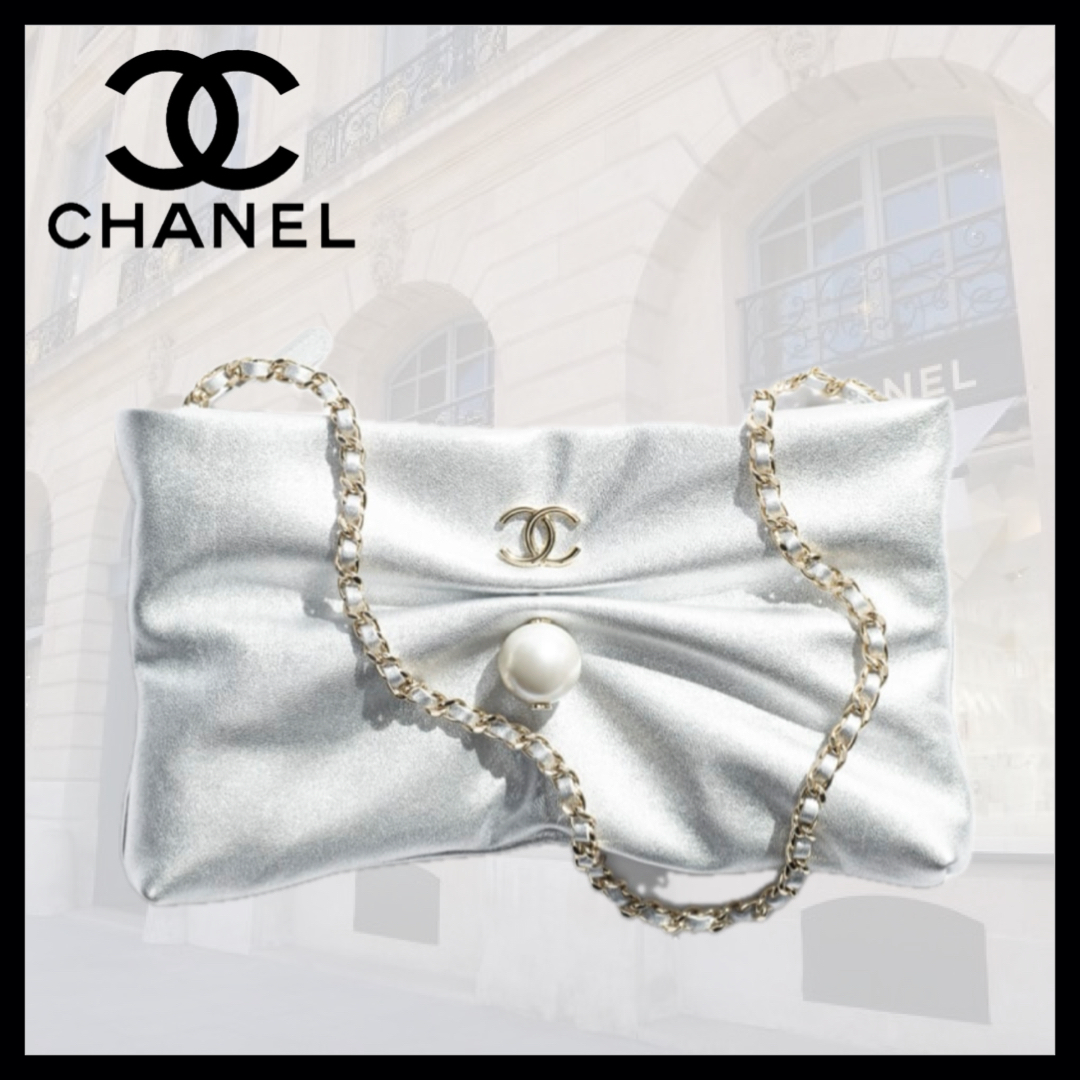 シルバーに真珠が映える☆【CHANEL】 チェーンクラッチ