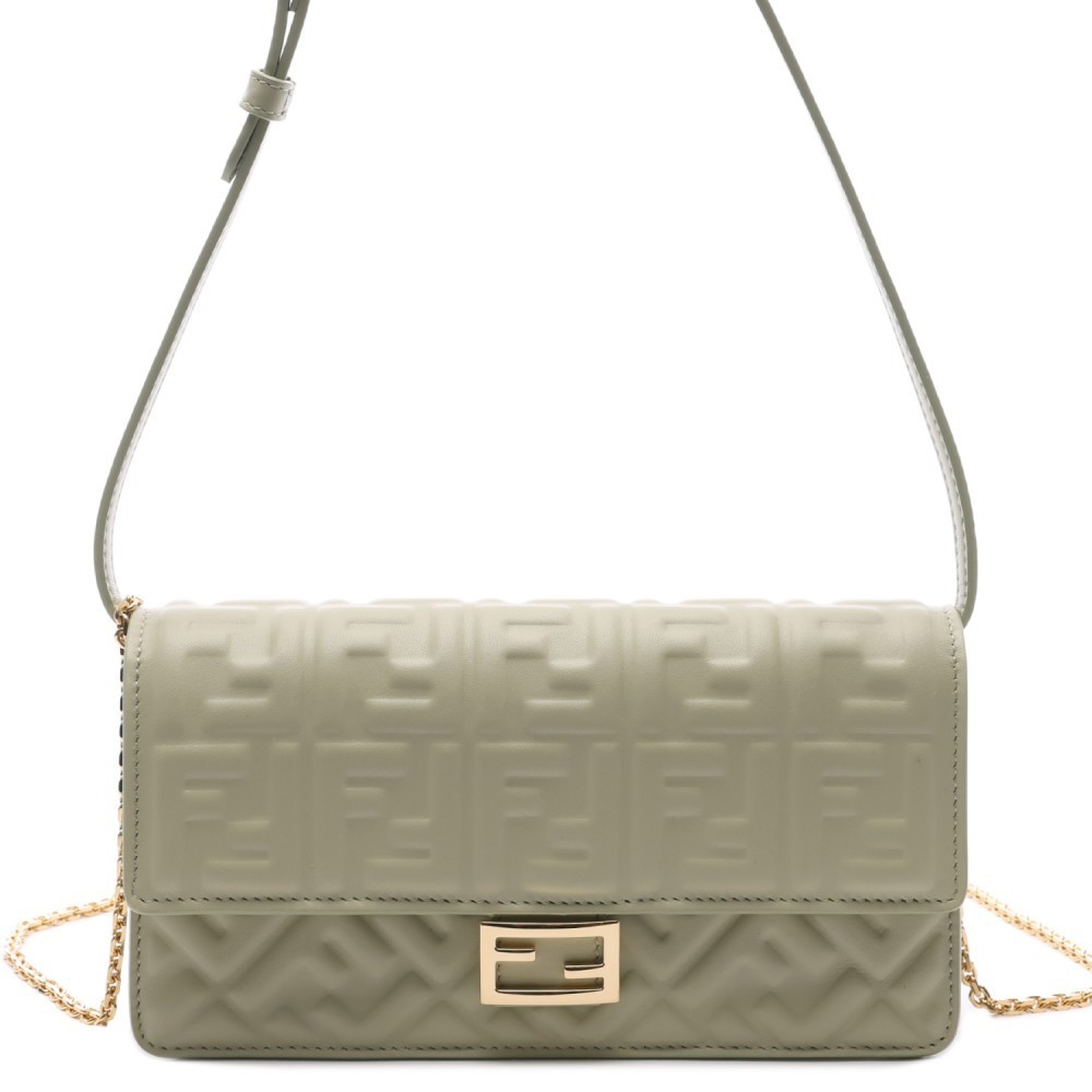 【FENDI】WALLET ON CHAIN BAGUETTE