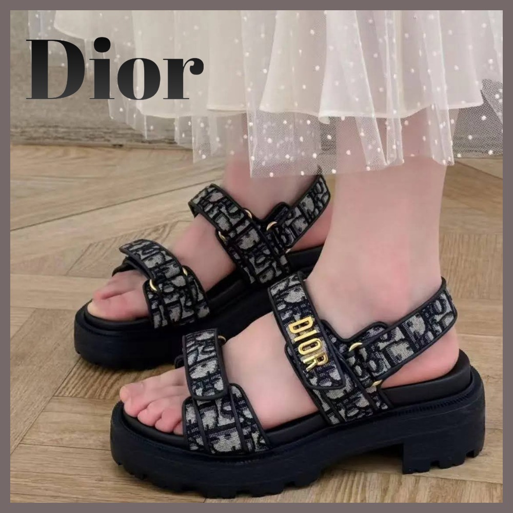 【足元から始まる、夏の主役】Dior プラットフォームサンダル