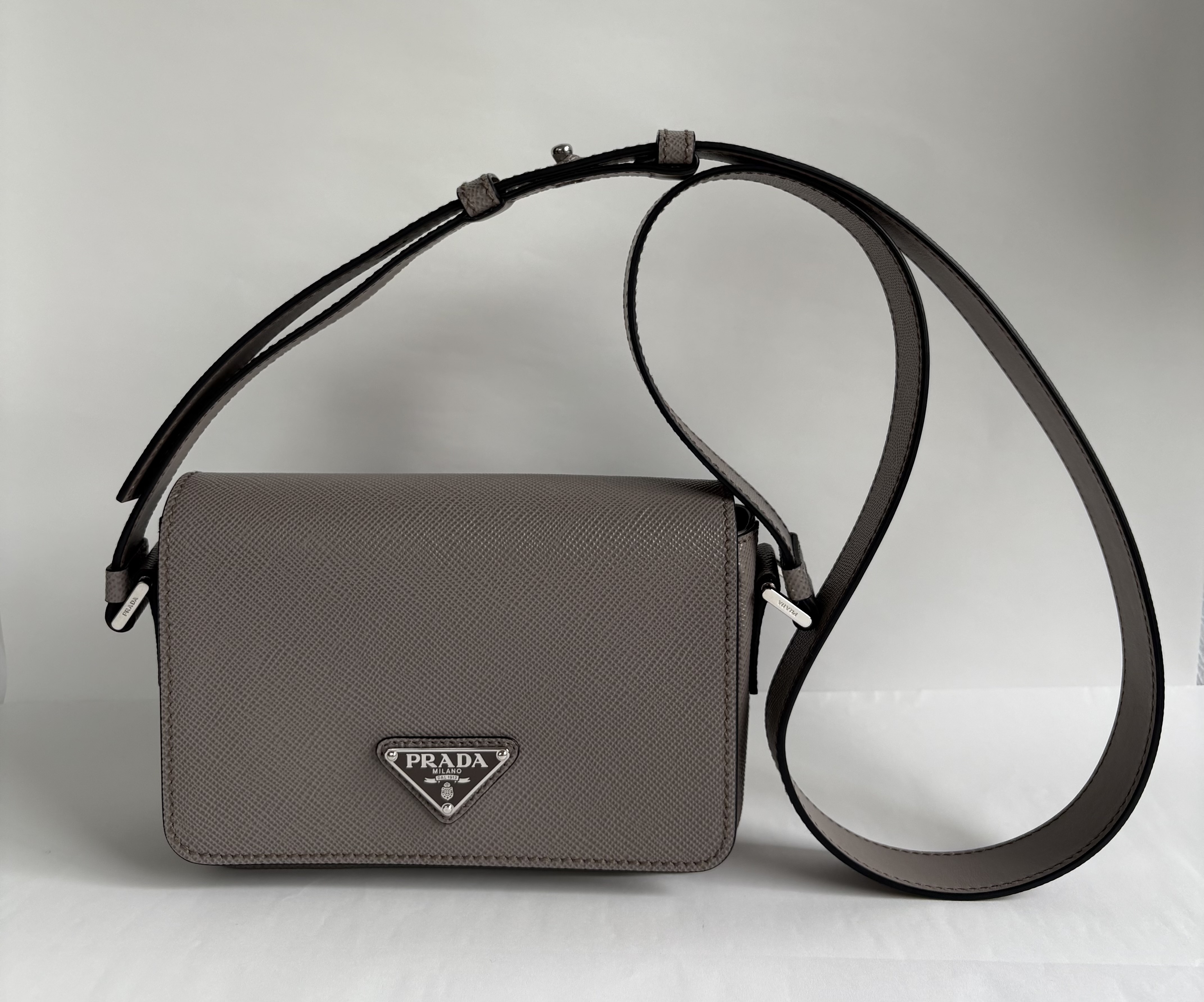 PRADA 2VD065 サフィアーノレザー ショルダーバッグ グレージュ