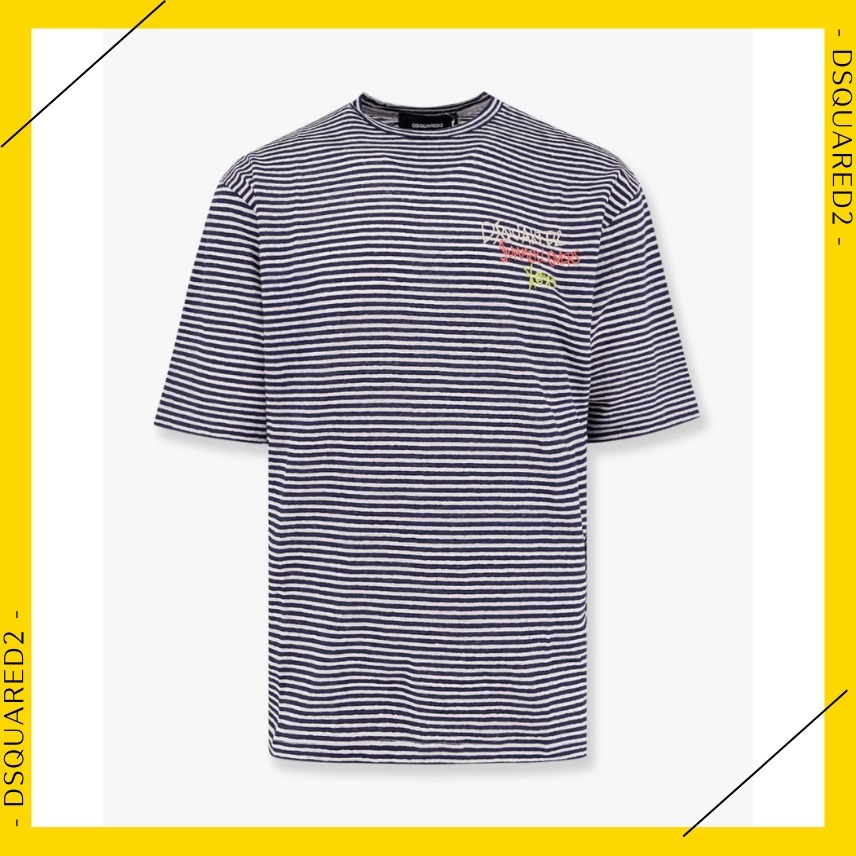 白スニーカースウェット銀ネックレス革バッグにDsquared2Tシャツ