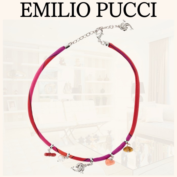 スニーカー シャツに EMILIO PUCCI ブレスレット ロゴ ジュエル