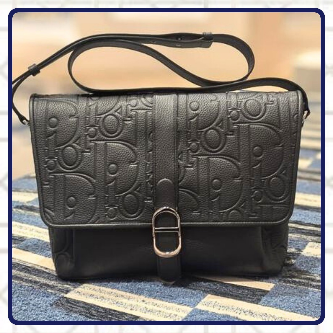 【大人のカジュアルコーデに♪】DIOR ショルダーバック