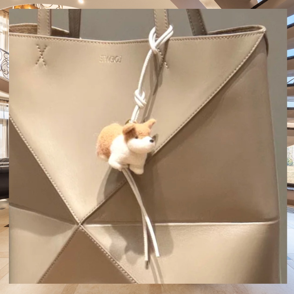 《洗練された個性》【LOEWE】コーギー チャーム
