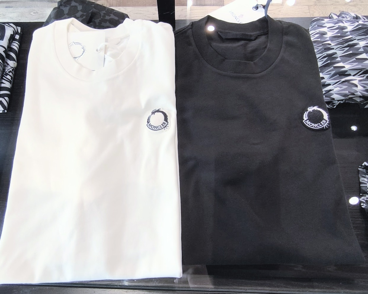 【MONCLER】24SS ドラゴンロゴパッチ コットンTシャツ