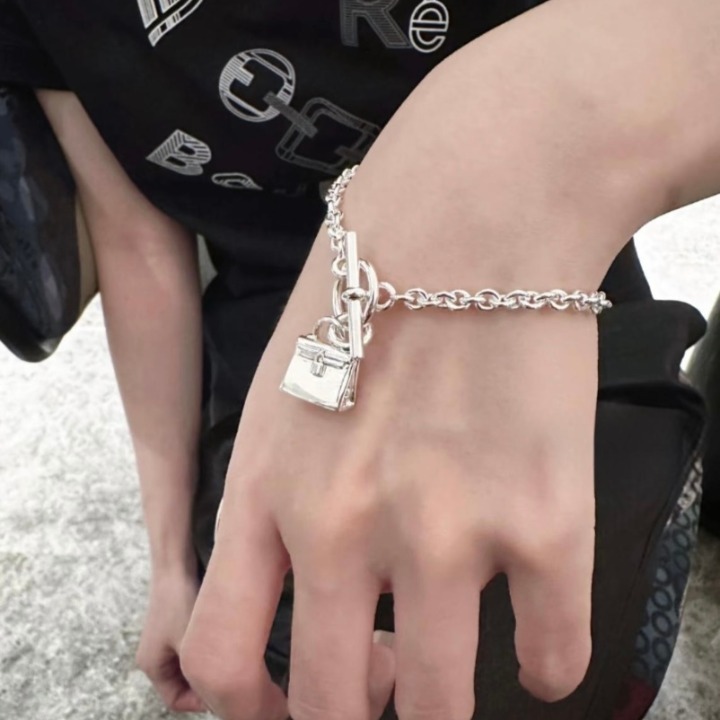 《プレゼントにも♥》HERMES Amulettes Kellyブレスレット