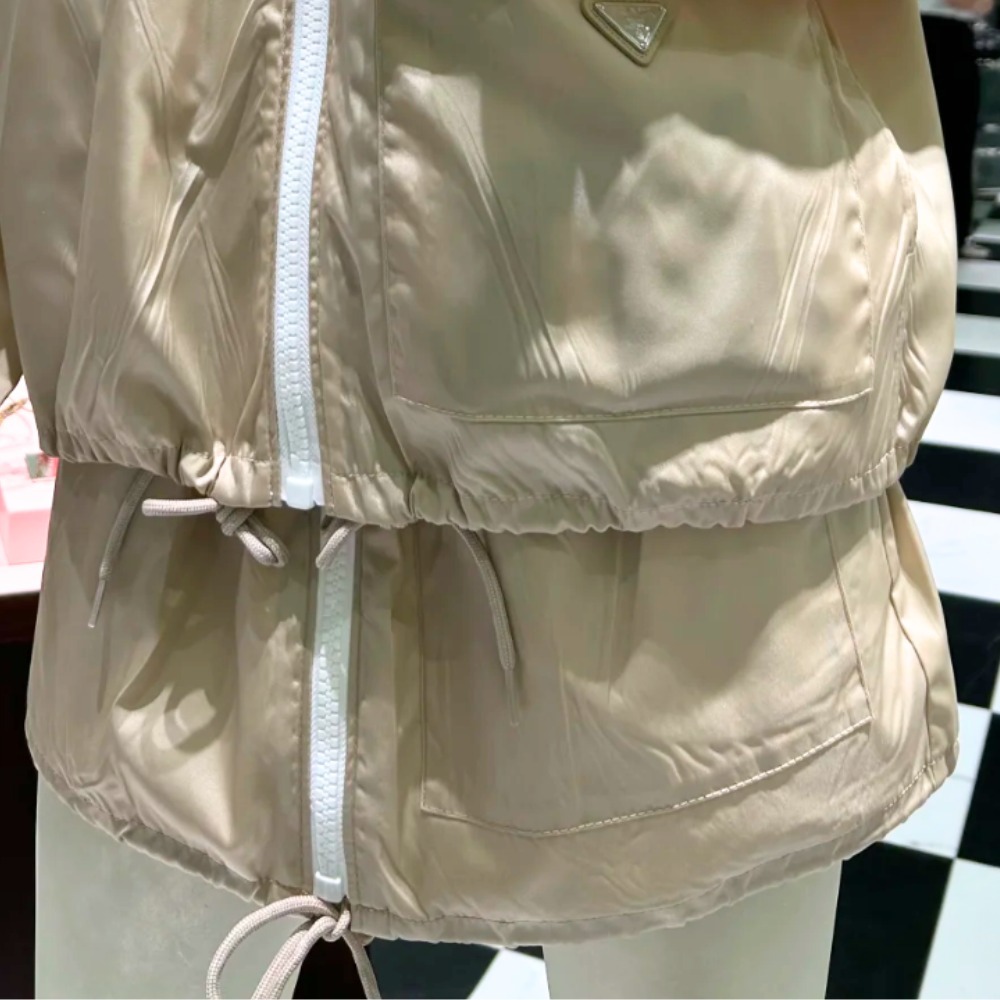 《力の抜けたお洒落》【PRADA】ロゴ Re-Nylonミニスカート