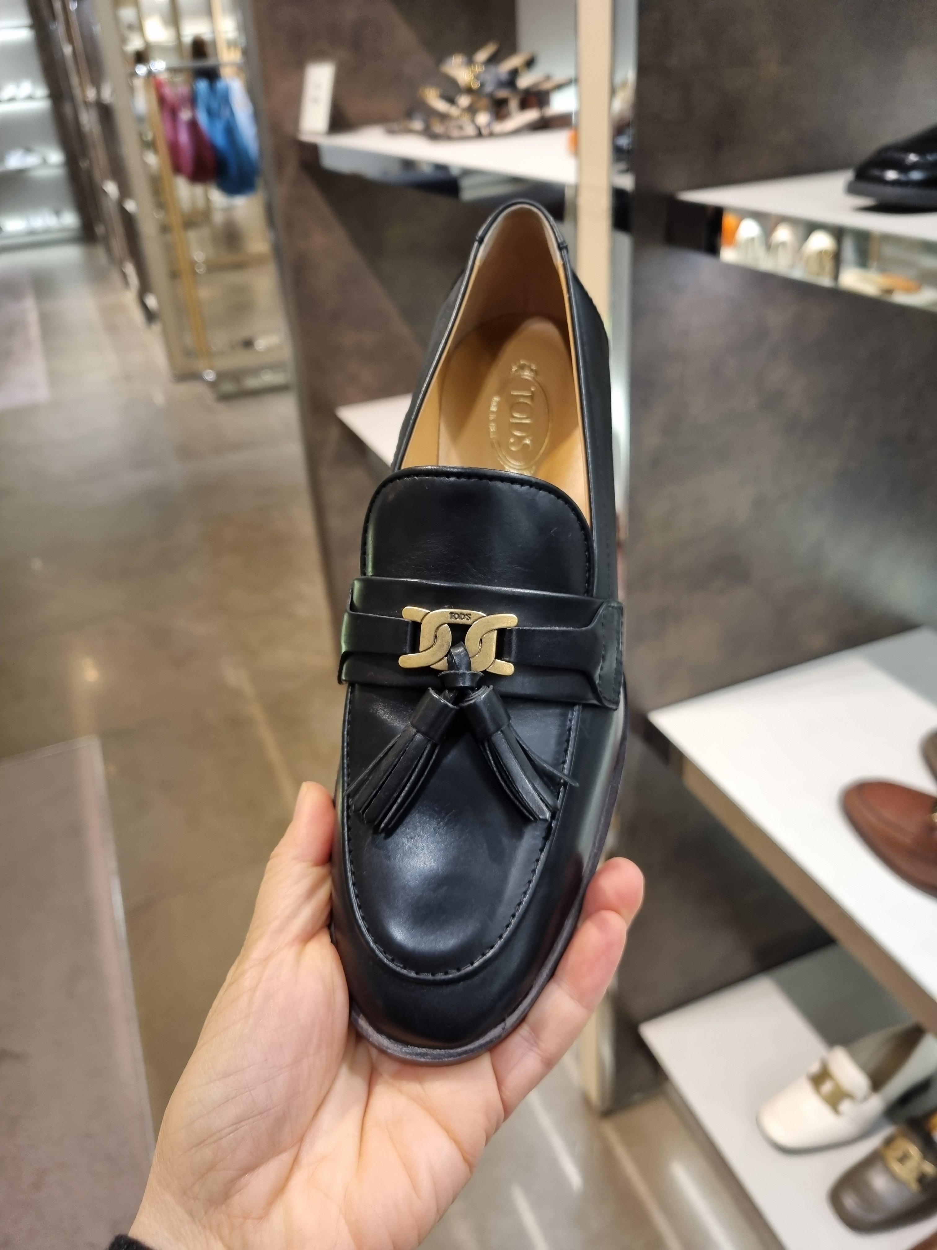 現地セール!!【TOD'S】トッズローファー DHL EXPREES/送料込み