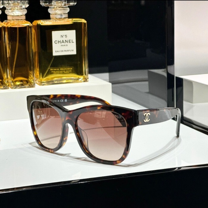 《夏の日差しに♪》CHANEL 5380 サングラス