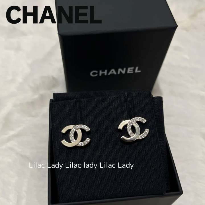 CHANEL《プレゼントにも人気 》ロゴ＆キラキラ ピアス