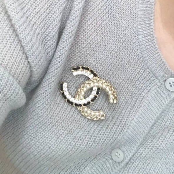 《エレガントでゴージャス》CHANEL ブローチ CCロゴ