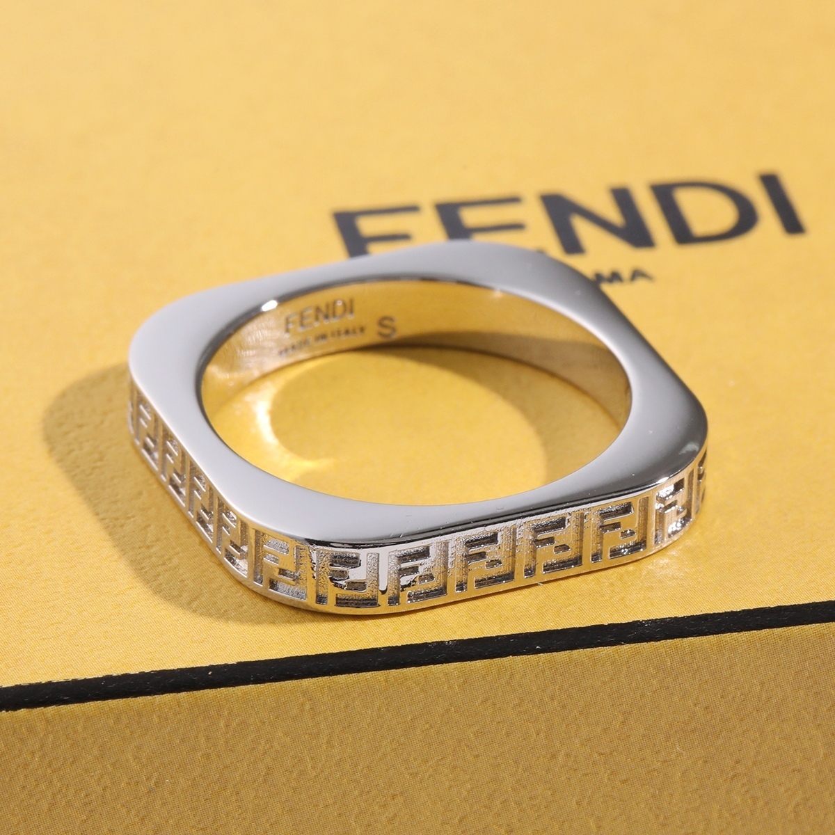 FENDI リング 7AJ755 B08 FFロゴ 指輪