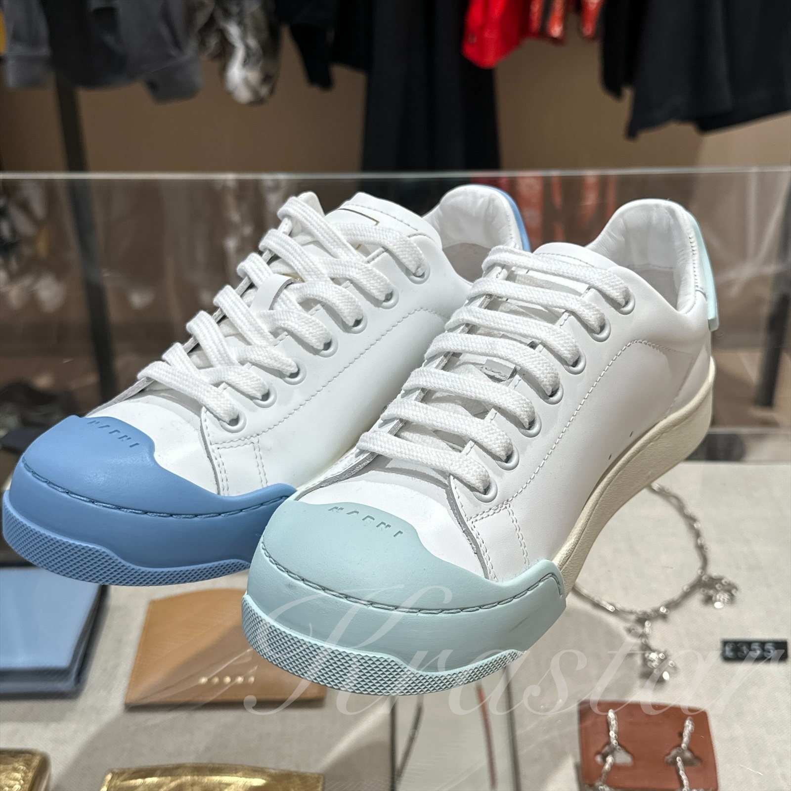 【VIPセール】MARNI 現地アウトレット価格！スニーカー