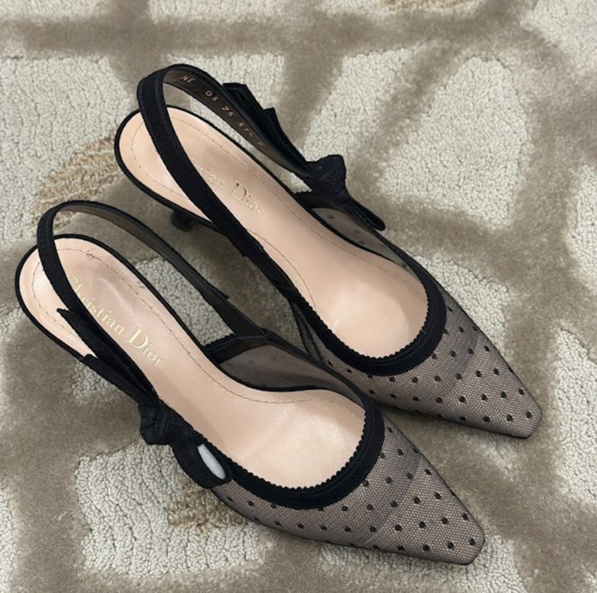 《透け感と上品さを纏って》【DIOR】スリングバックパンプス