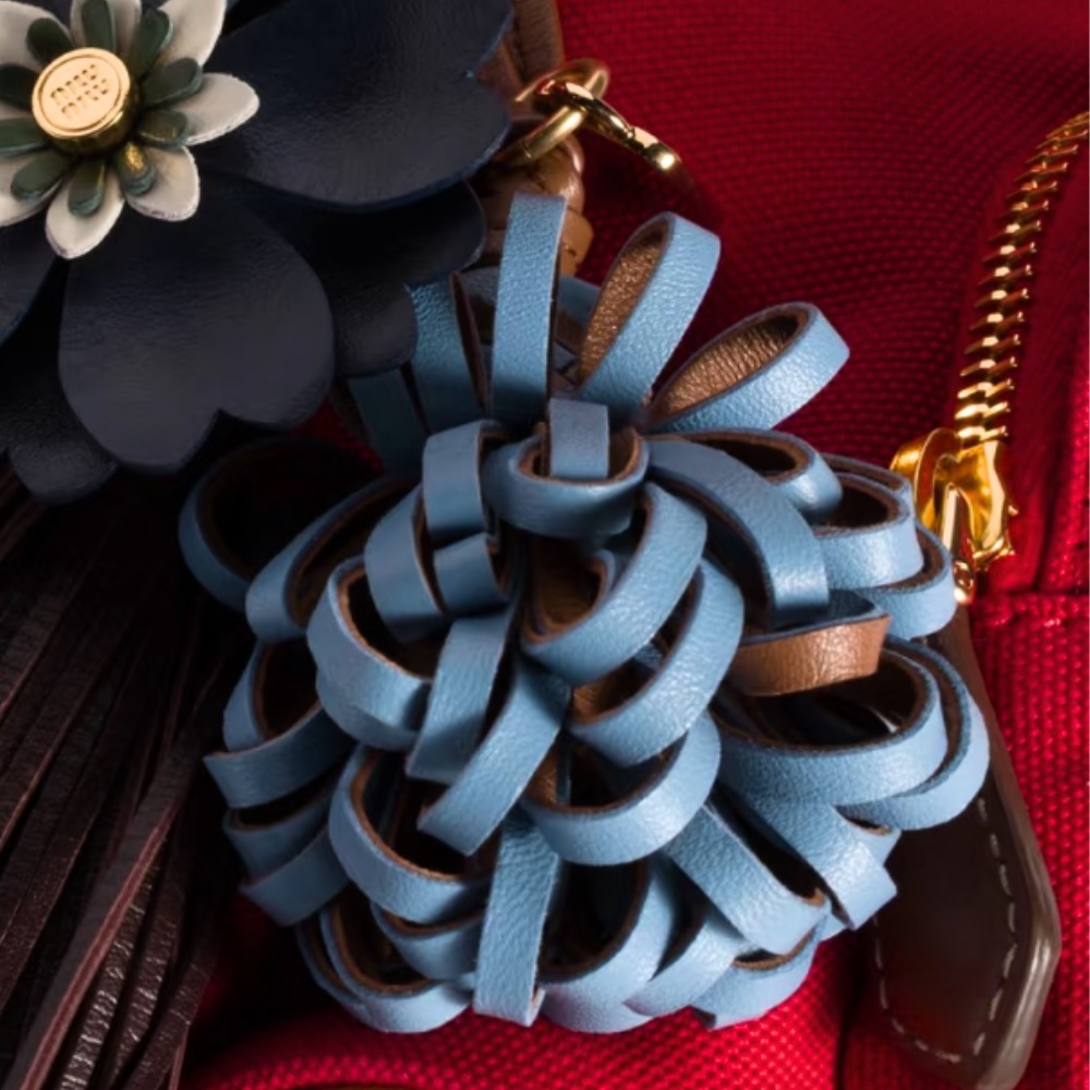 《ランウェイ》【MiuMiu】ナッパレザー トリック ツートン ロゴ