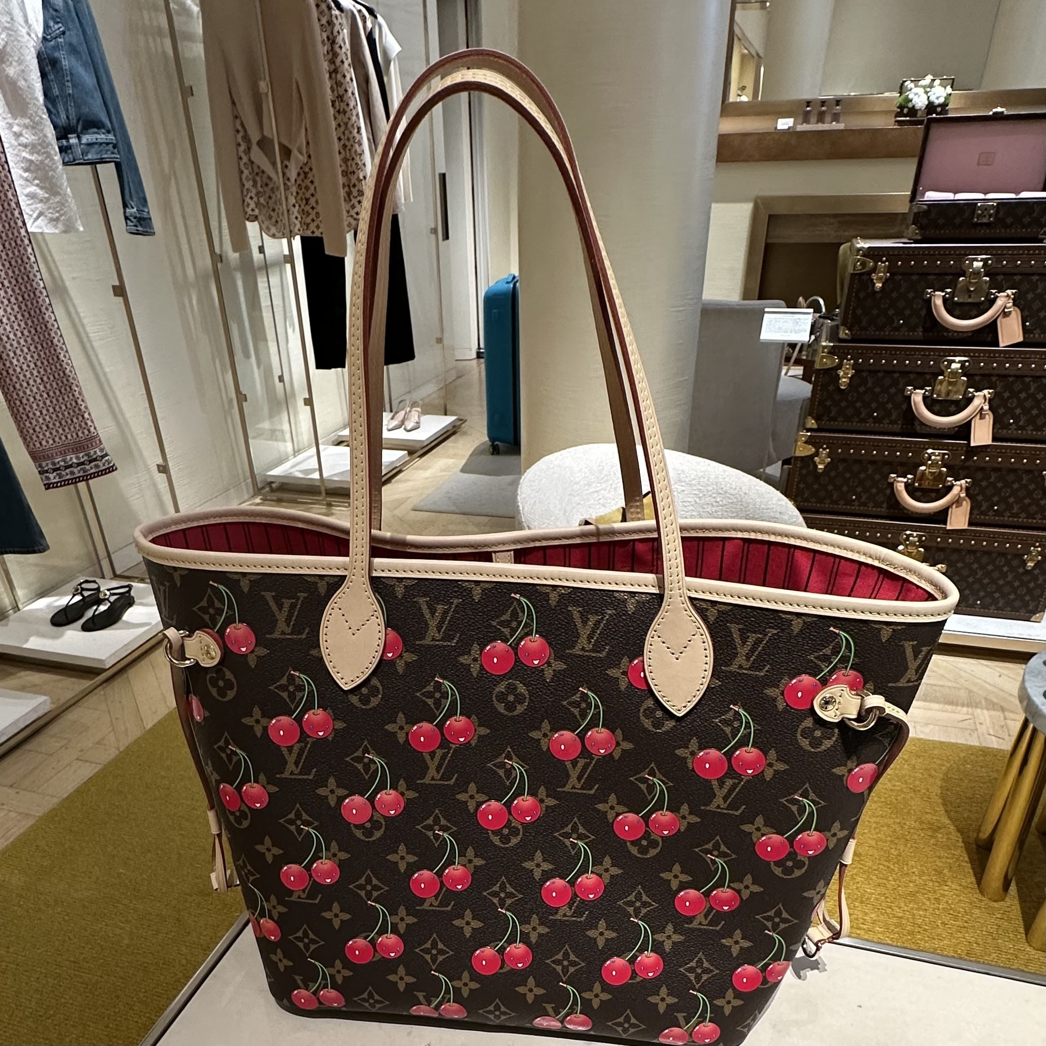 村上コラボ チェリー柄の Louis Vuitton × TM ネヴァーフル MM