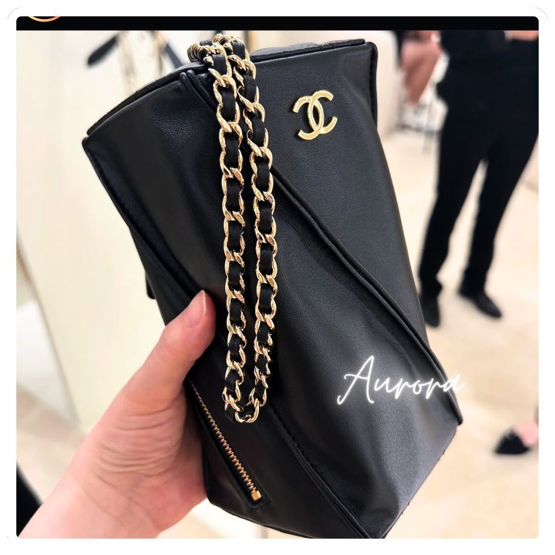 25A_洗練の新作_トレンドを駆ける_CHANEL_バッグ_チェーン_黒