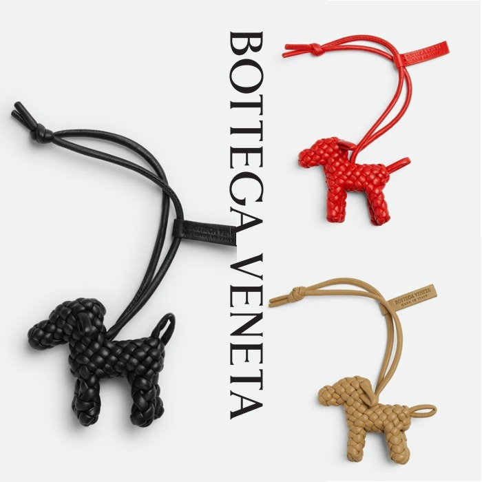 新作【Bottega Veneta】ドッグ チャーム、ナッパレザー、全3色