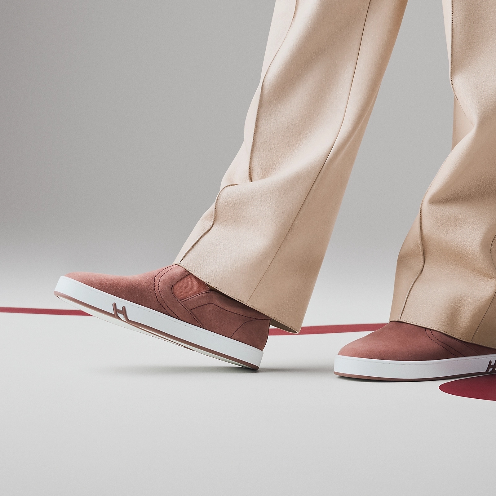 【カジュアルに】HERMES スリッポンスニーカー《ラッキー》