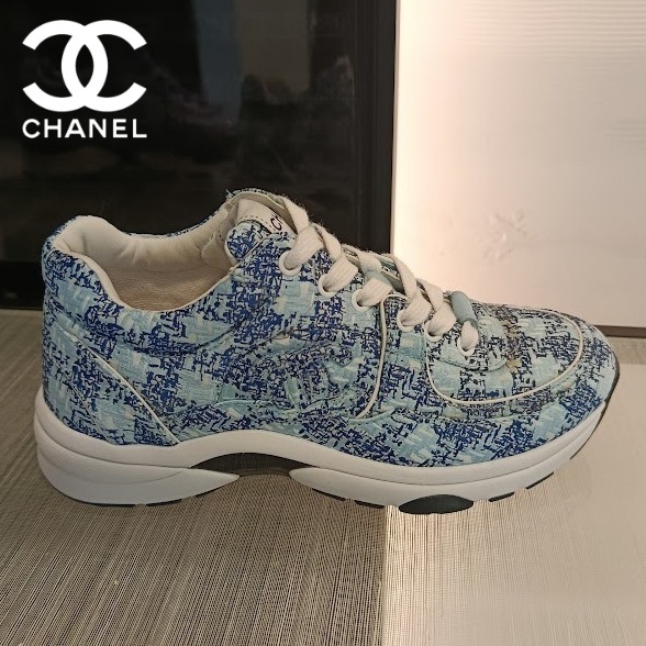 《カジュアルでかわいい》CHANEL スニーカー
