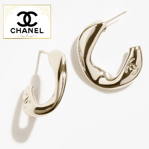 ワンポイントがかわいい♡【SHANEL】シャネル コープピアス