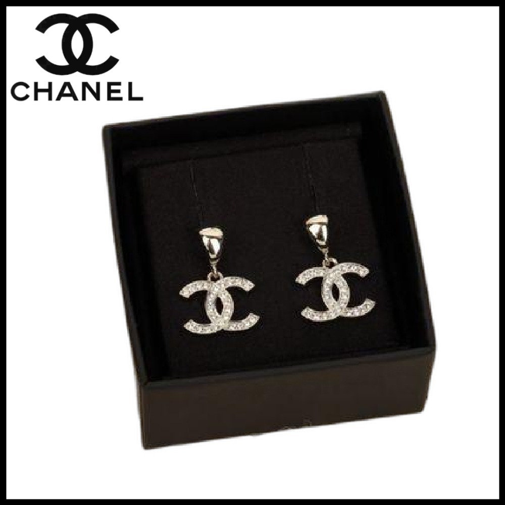 【大人可愛いデザイン】CHANEL シンプルCCロゴ ピアス