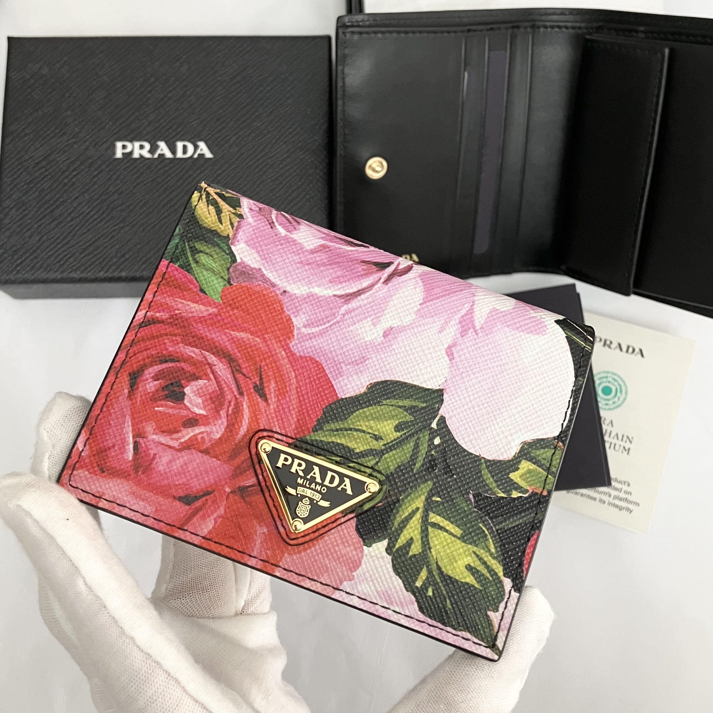 【PRADA】数量限定 花柄サファイアーノ 二つ折り財布 Wallet