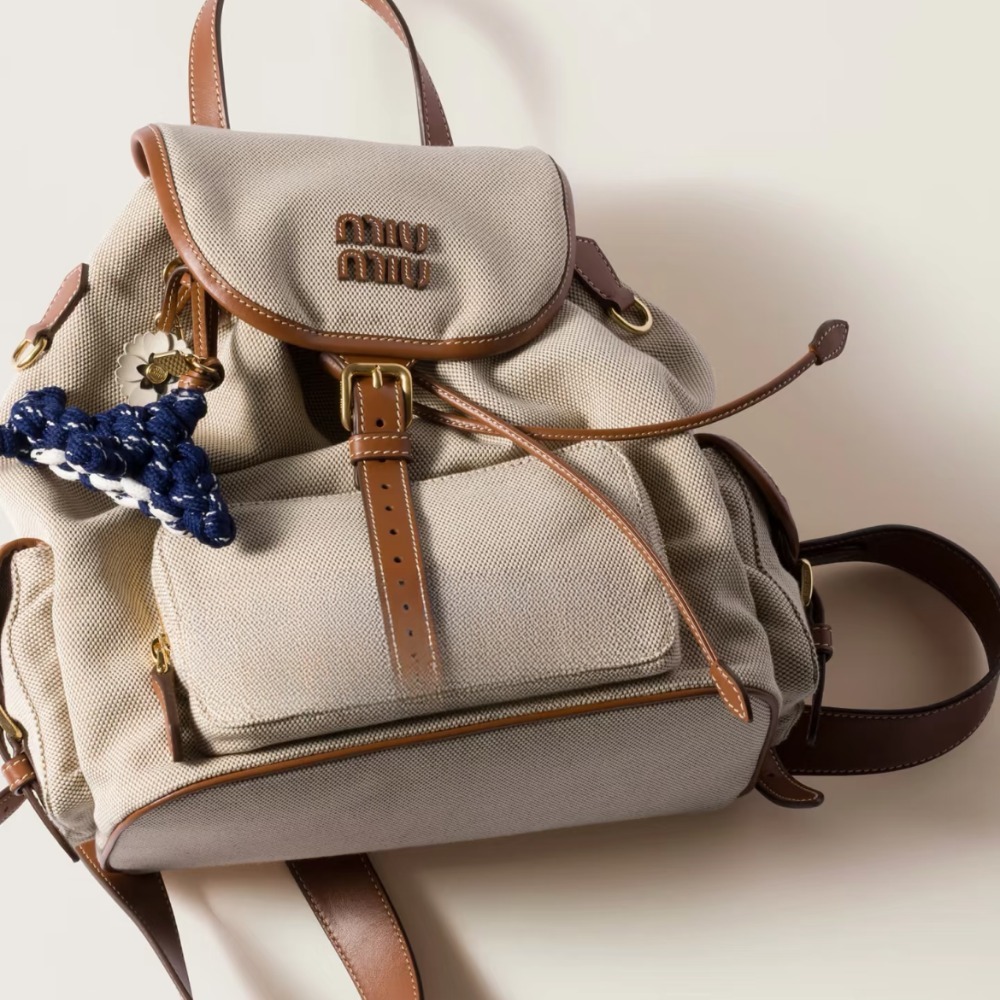 《ラグジュアリー漂う》【MiuMiu】コードレザーバッグチャーム