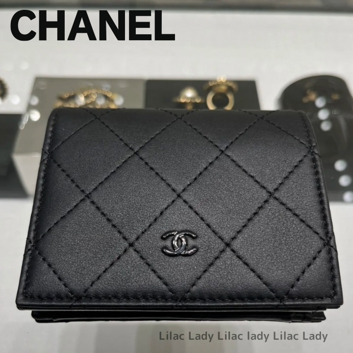 CHANEL《即完売 人気再販》シャネル ブラックロゴ 二つ折り財布