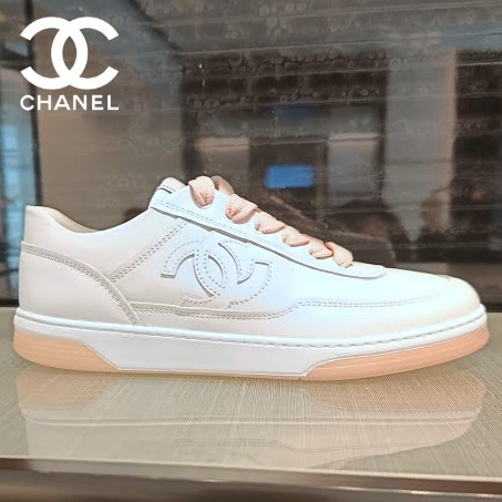 《シンプルでかわいい》CHANEL スニーカー CCロゴ