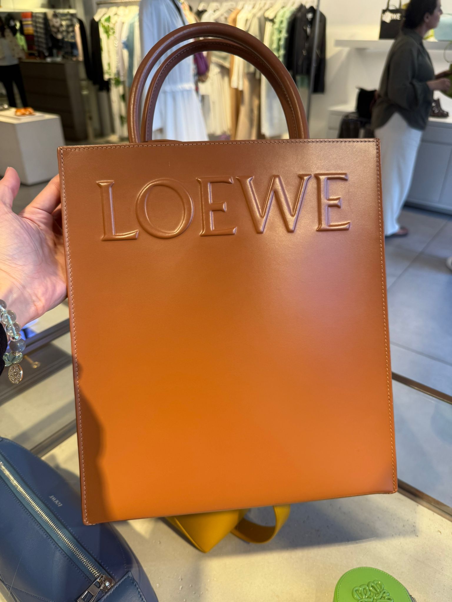 アウトレット特価!!【LOEWE】VERTICAL TOTE バック A933R18X14