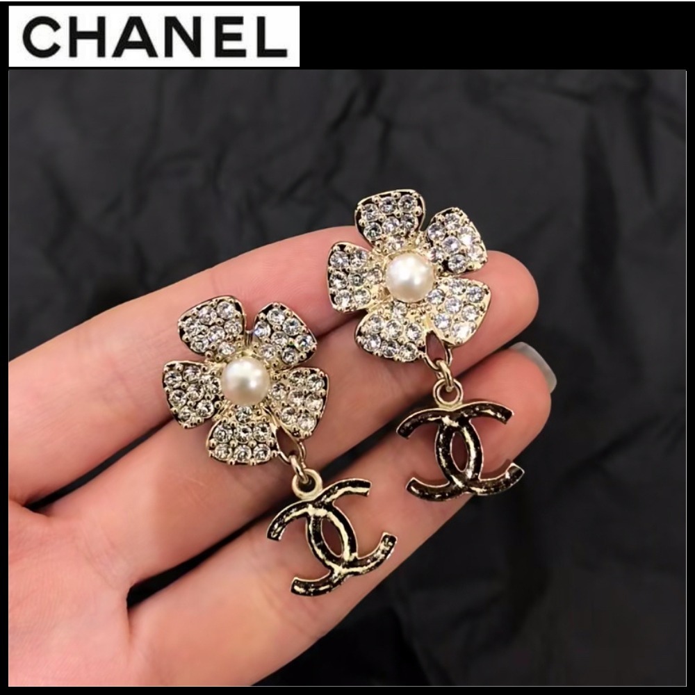 洗練の象徴【CHANEL】 ピアス フラワーパール ストーン CCマーク
