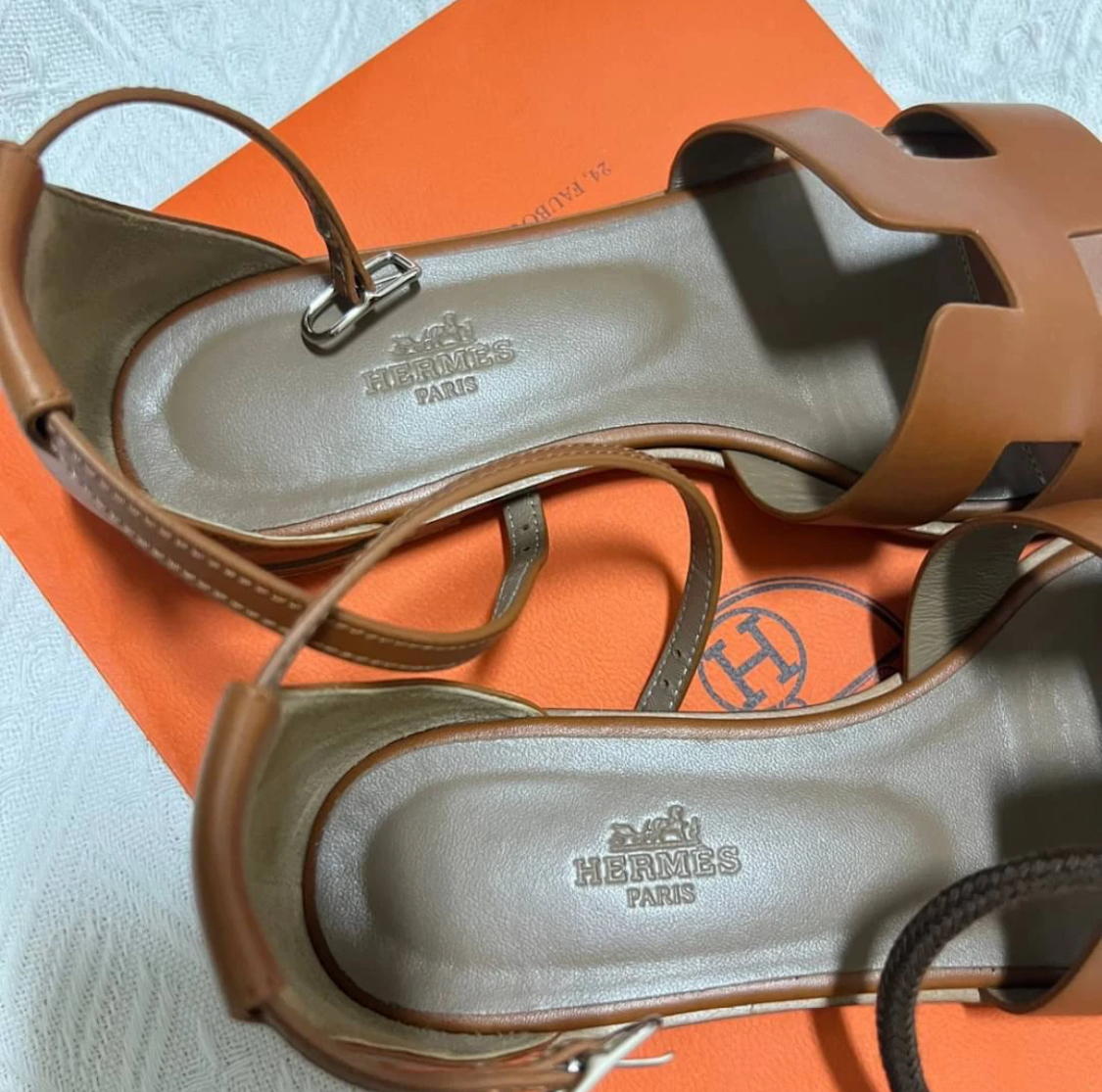 【夏の大人気アイテム！】HERMES《サントリーニ》サンダル