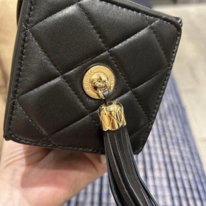 《２５A♥持つと更に可愛い》CHANELチェーンハンド バッグ