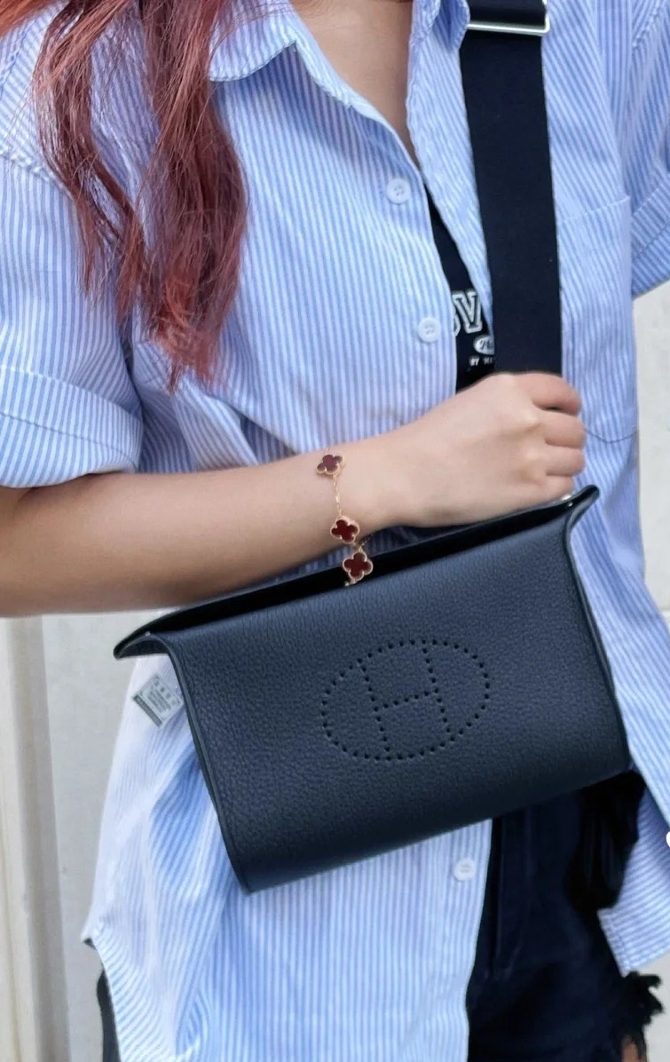 《黒が導く品格》HERMES ヴィドポッシュ ショルダーバッグ