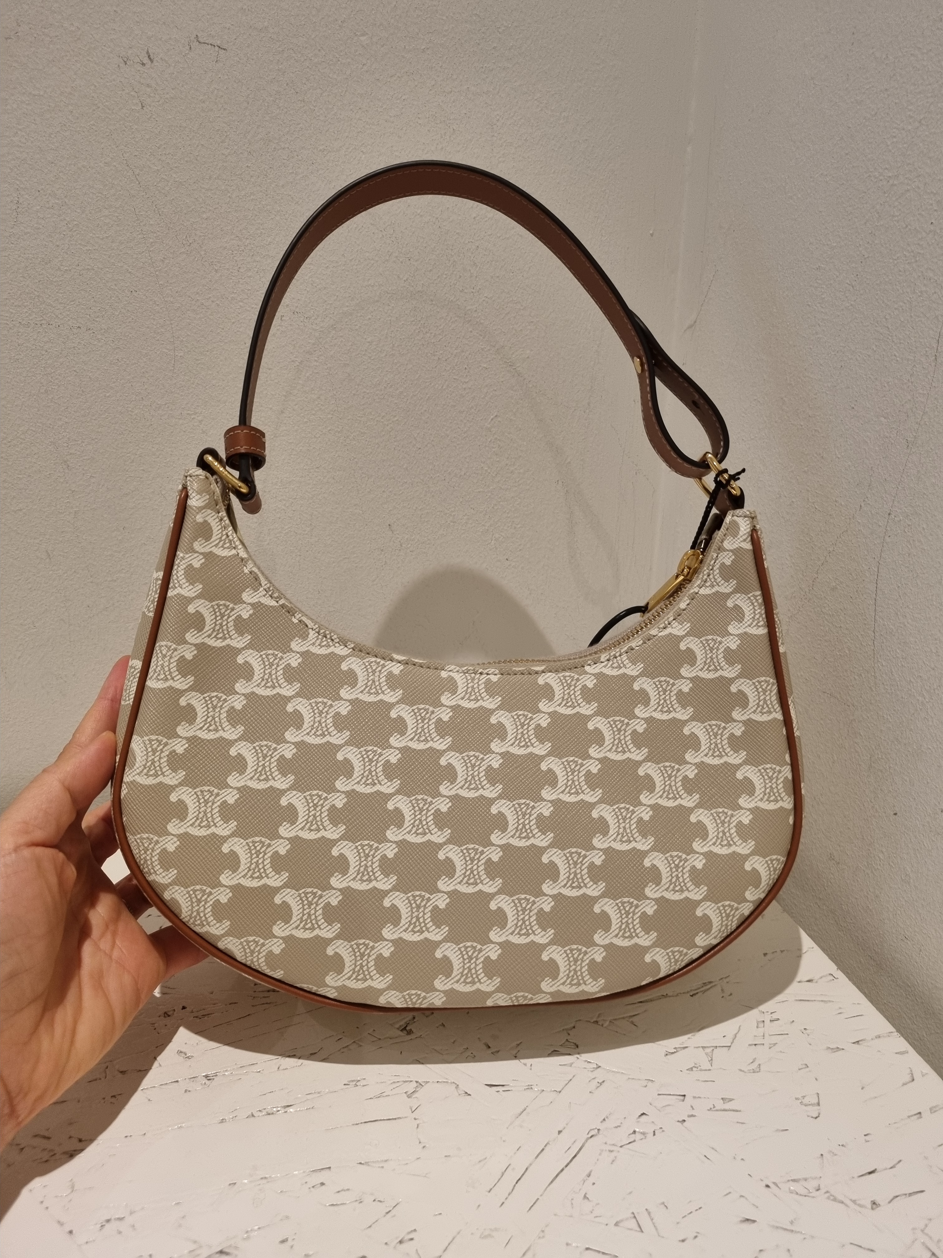 100%本物保証【CELINE直営店】MEDIUM AVA BAG 193952FLB.02GR