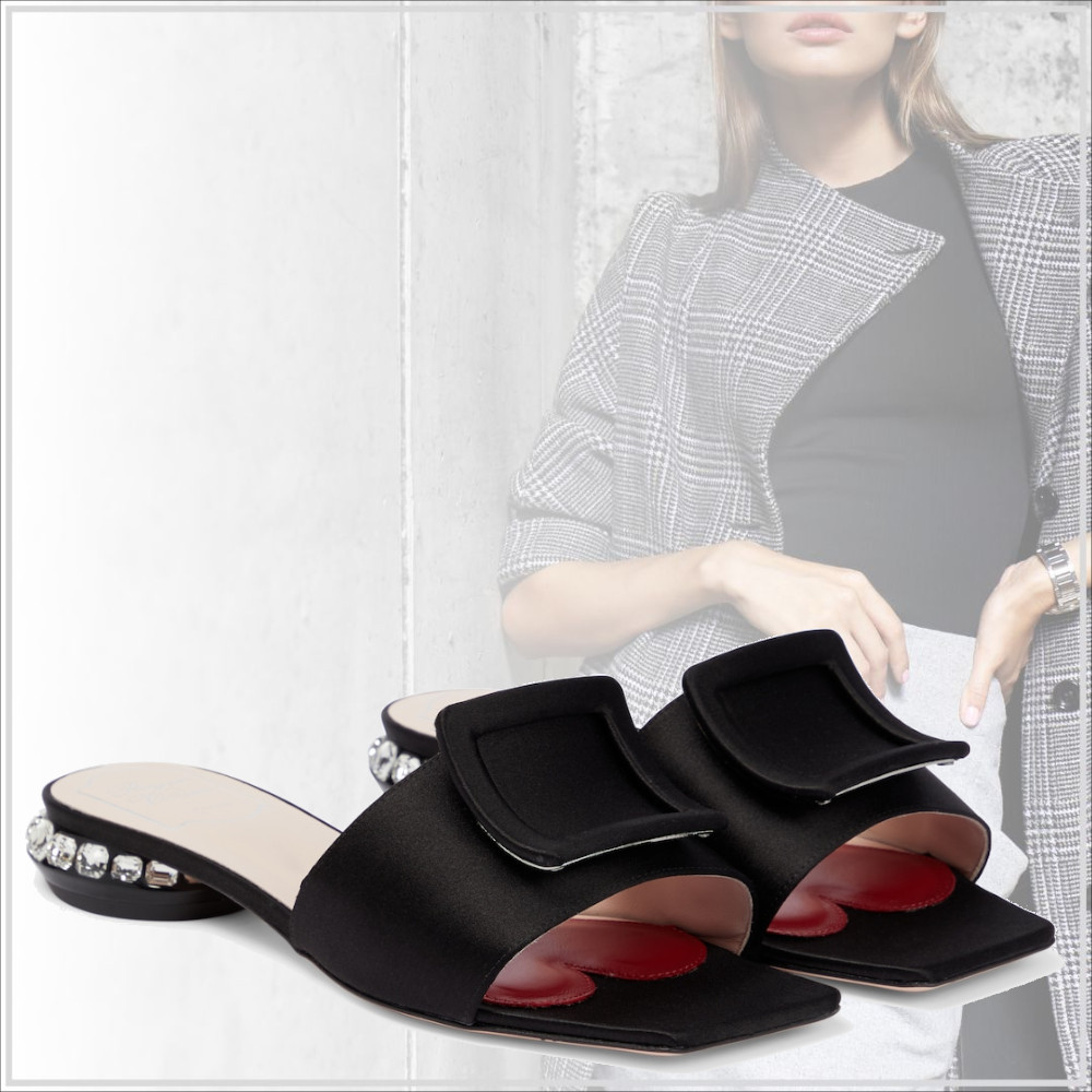 パリ発【Roger Vivier】ストラスヒールの装飾サテンミュール