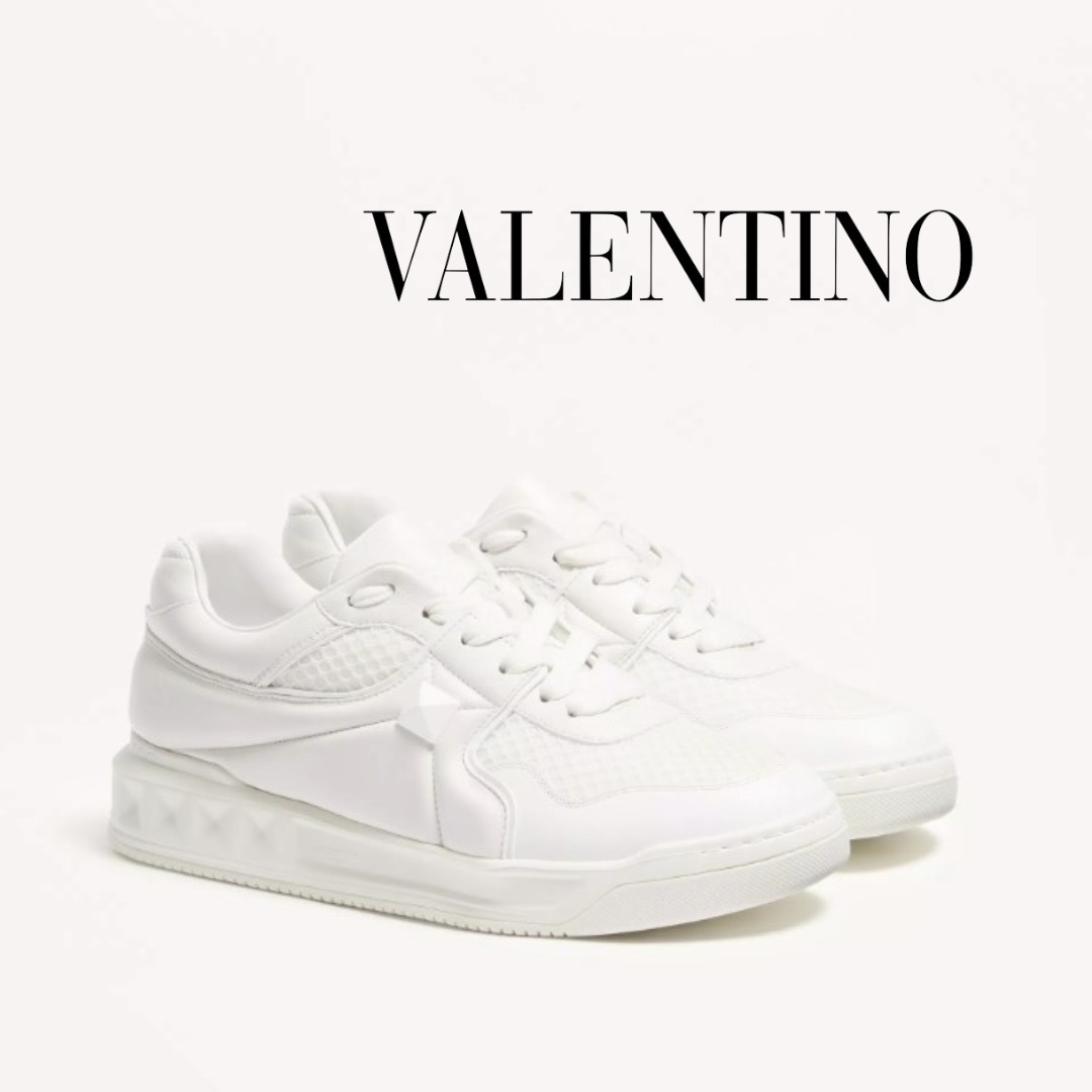 【Valentino】ワンスタッズ ロートップスニーカー◆関税送料込◆