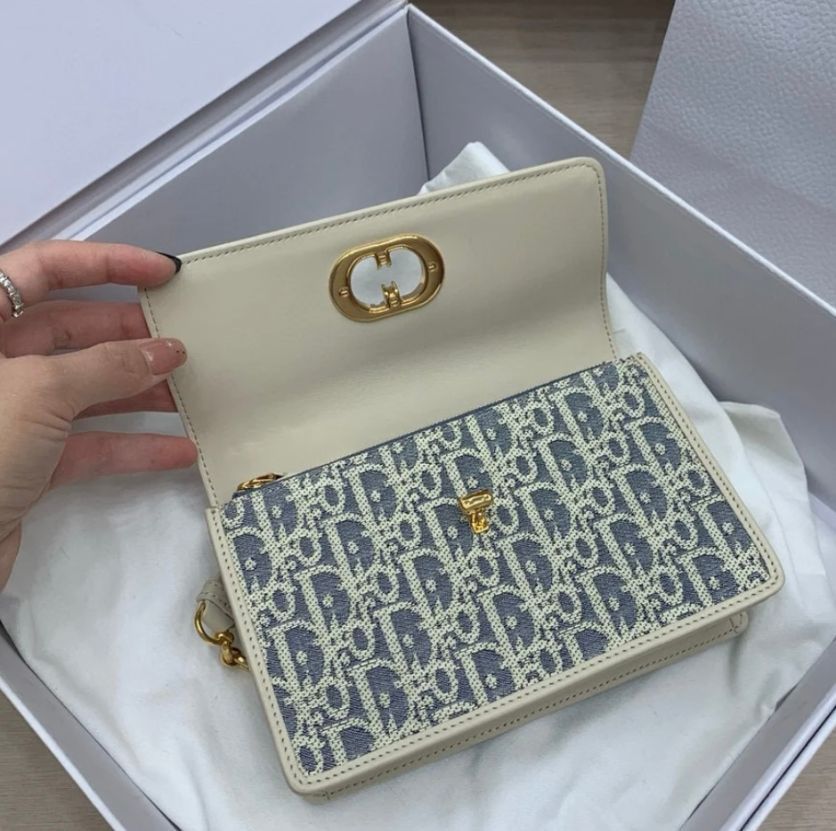 《爽やかな夏のアクセントに》【DIOR】Miss Caro ミニバッグ