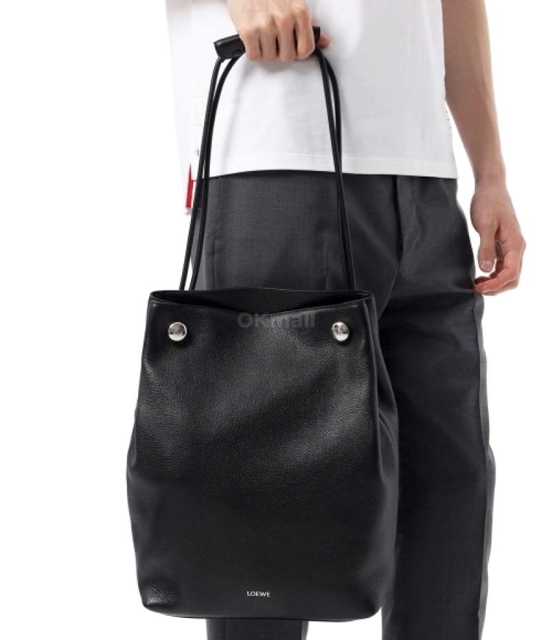 LOEWE｜ (Pebble hobo in supple grained calfskin (BANBPTM