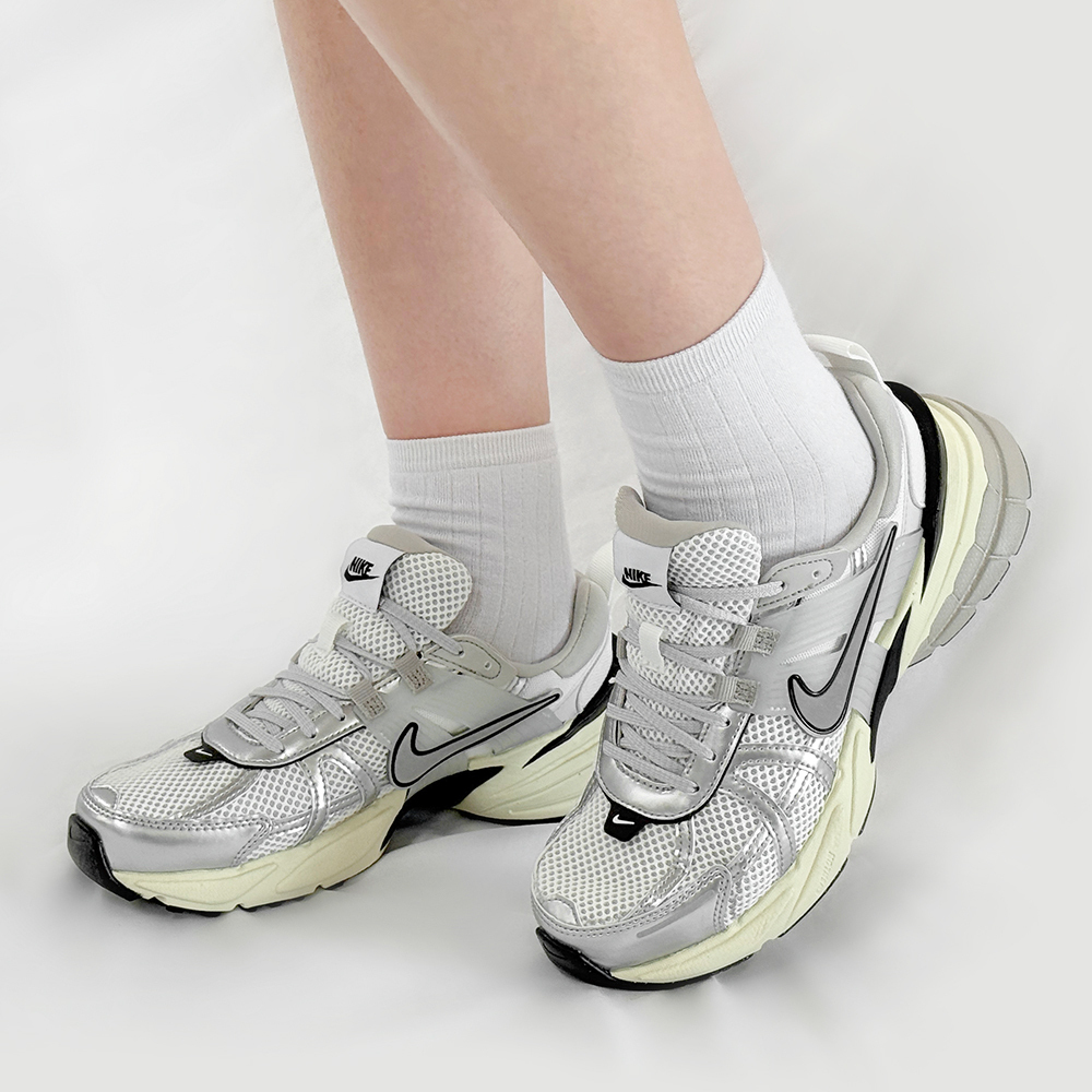 NIKE ★送料込★ V2K Run Womens Sneakers Summit White/Silver