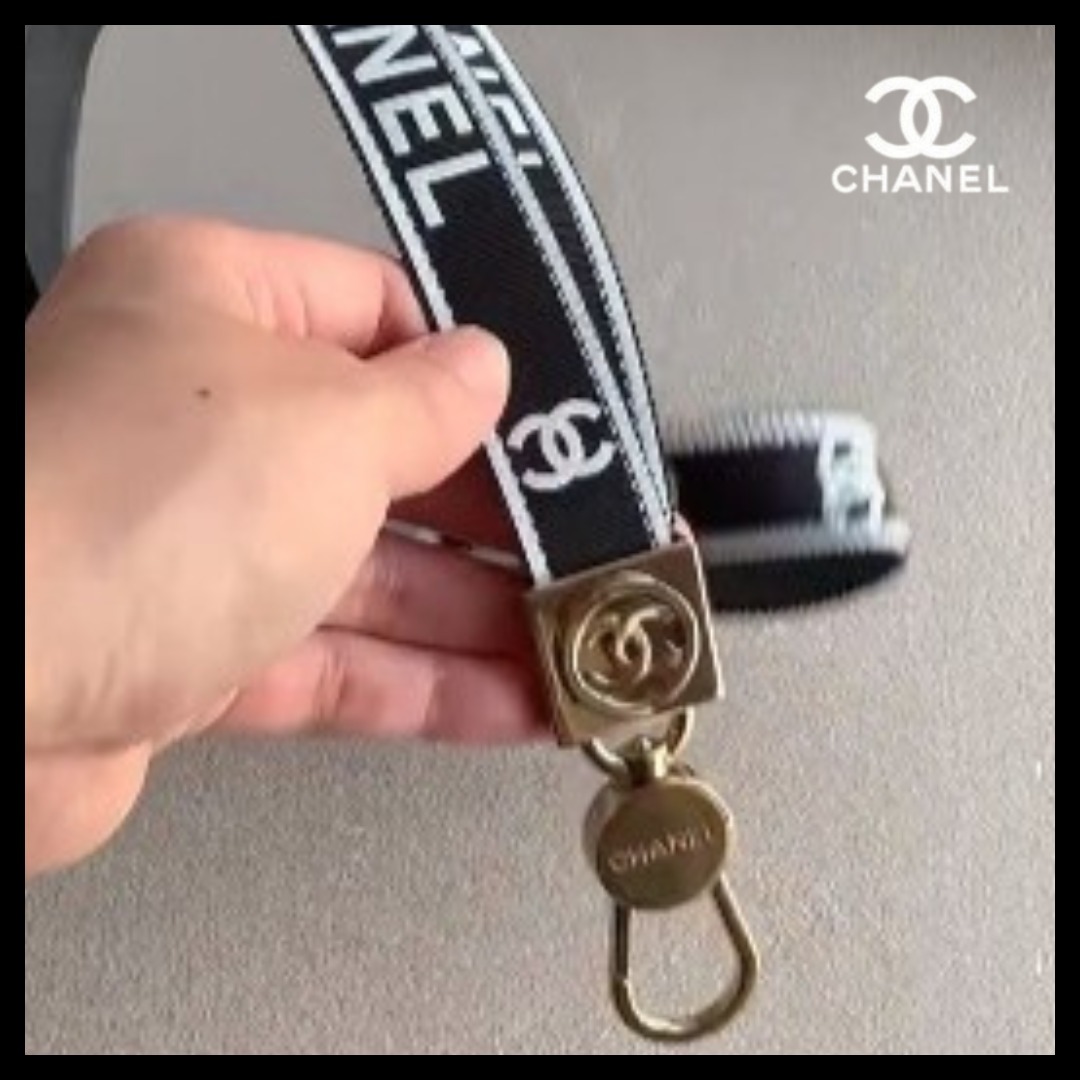 スマホホルダーにも♪【CHANEL】ネックストラップ CCロゴ