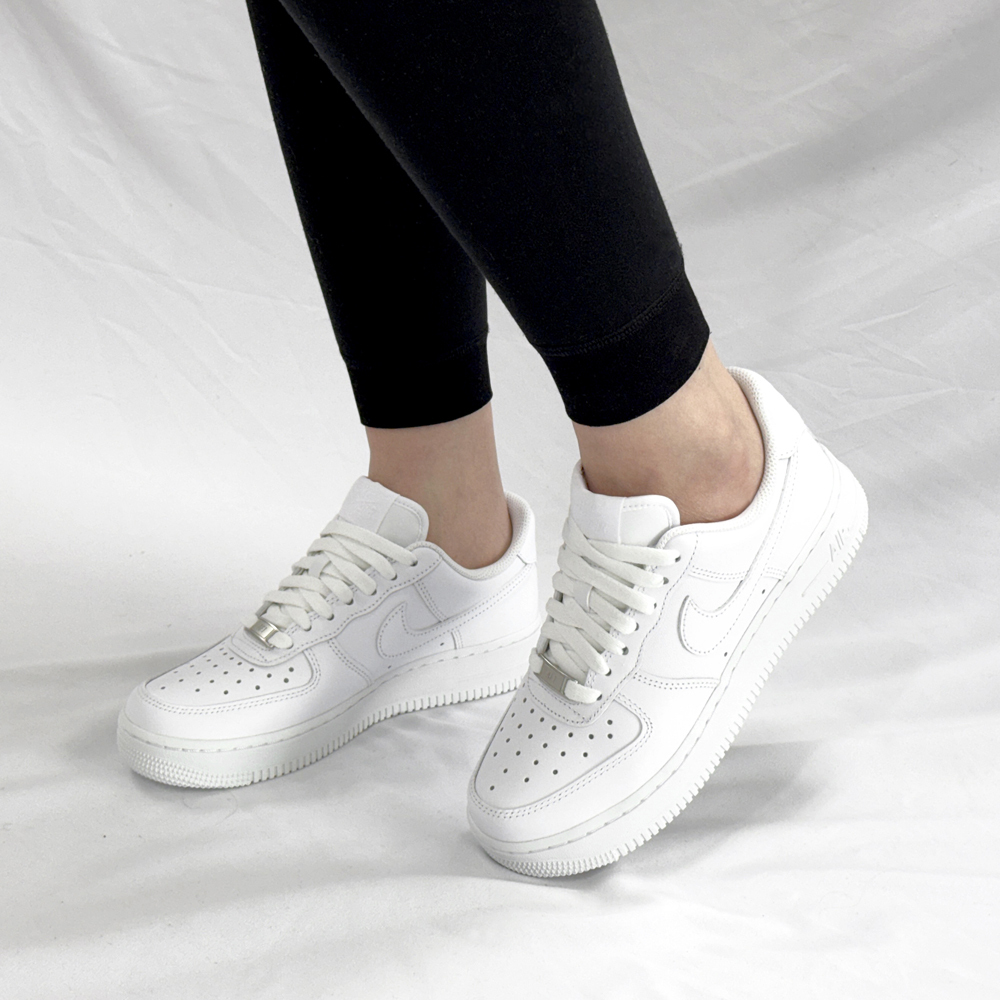 NIKE ★送料込★ AIRFORCE 1 '07 White Sneakers 運動靴