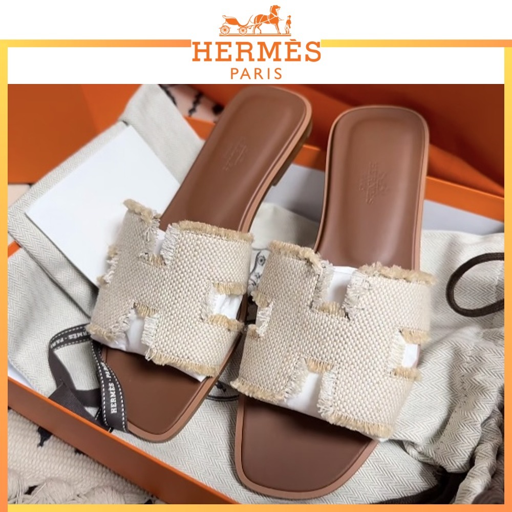 【女性らしい柔らかな印象】HERMES オアシス ヒールサンダル