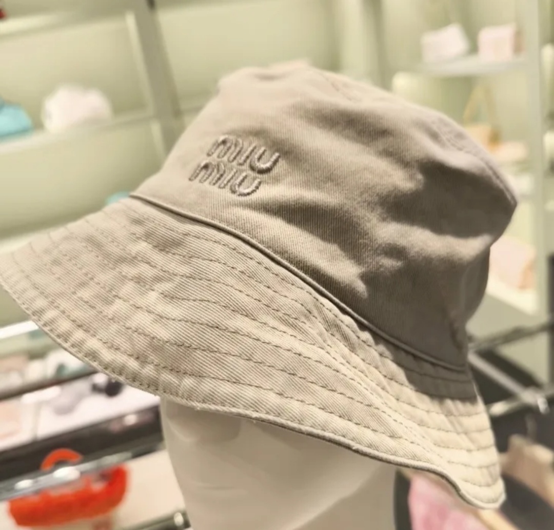 MIUMIU＊バケットハット ベージュ